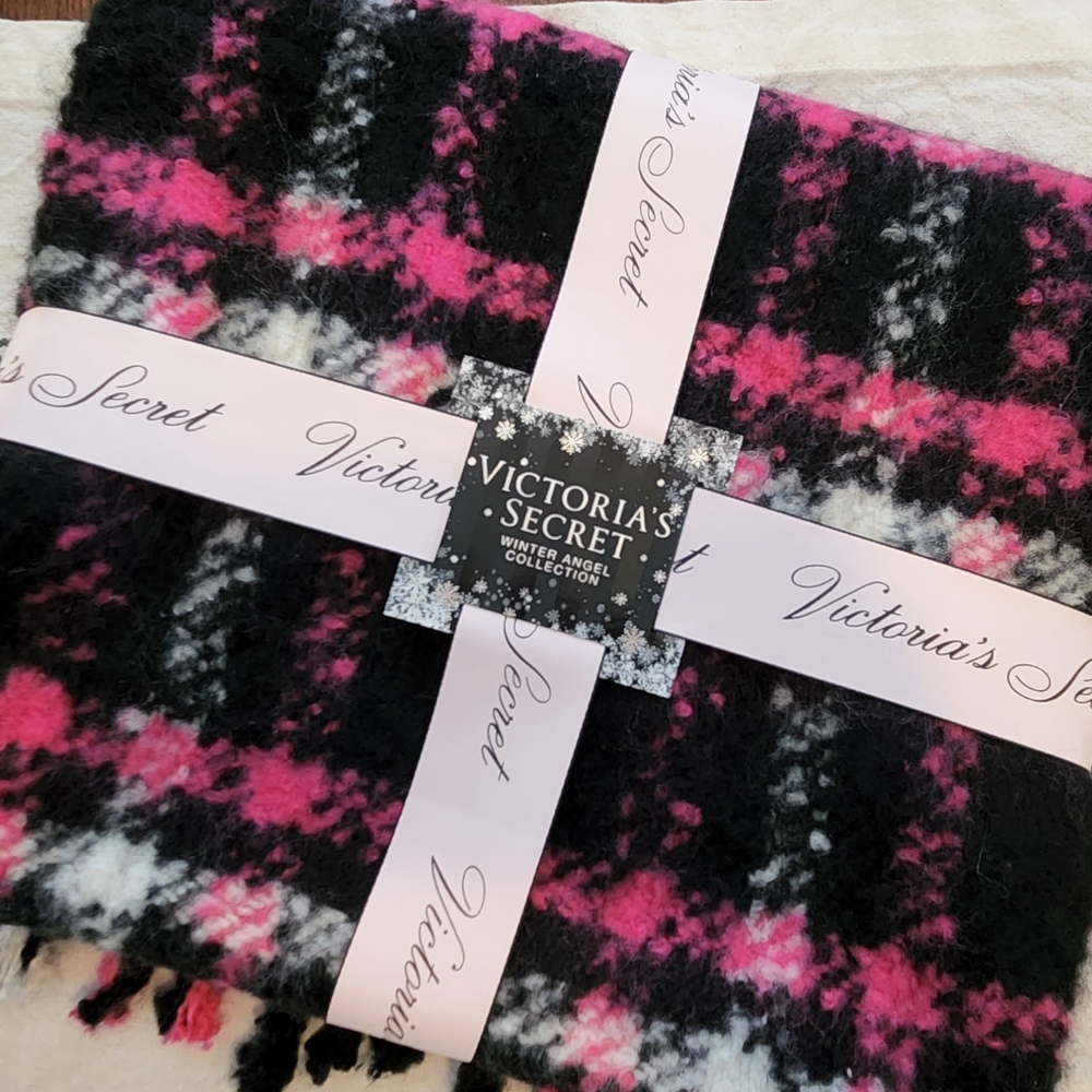 NWT Black and Fuchsia Plaid Scarf